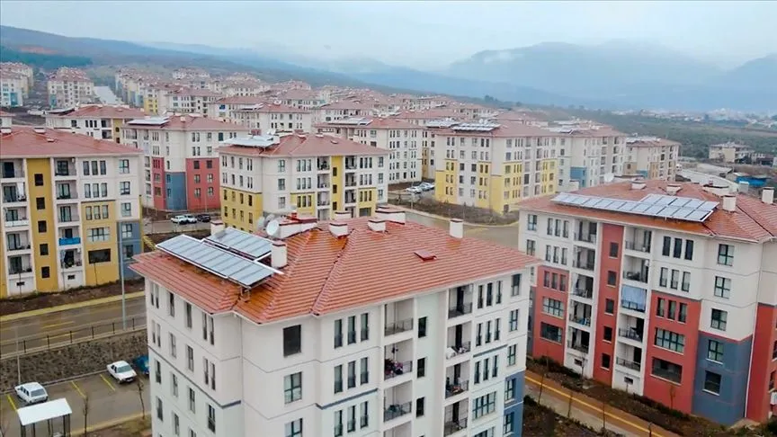 Bakan Kurum, Hatay'ın Hassa ilçesindeki deprem konutlarının görüntülerini paylaştı