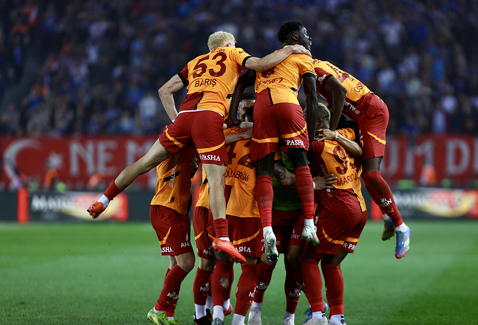 Galatasaray, Türk futbol tarihine geçecek