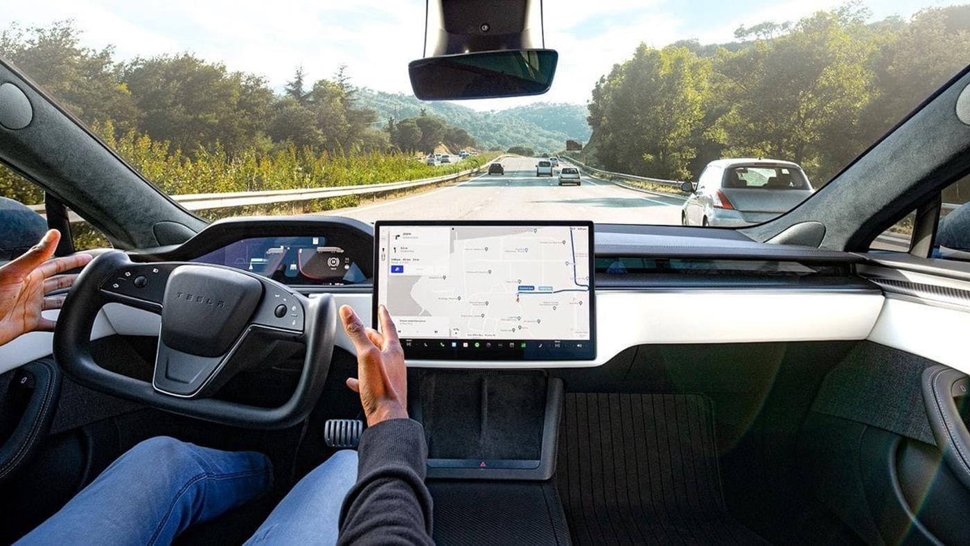 Tesla FSD v14 çıktı! Sürüş deneyimi değişiyor!