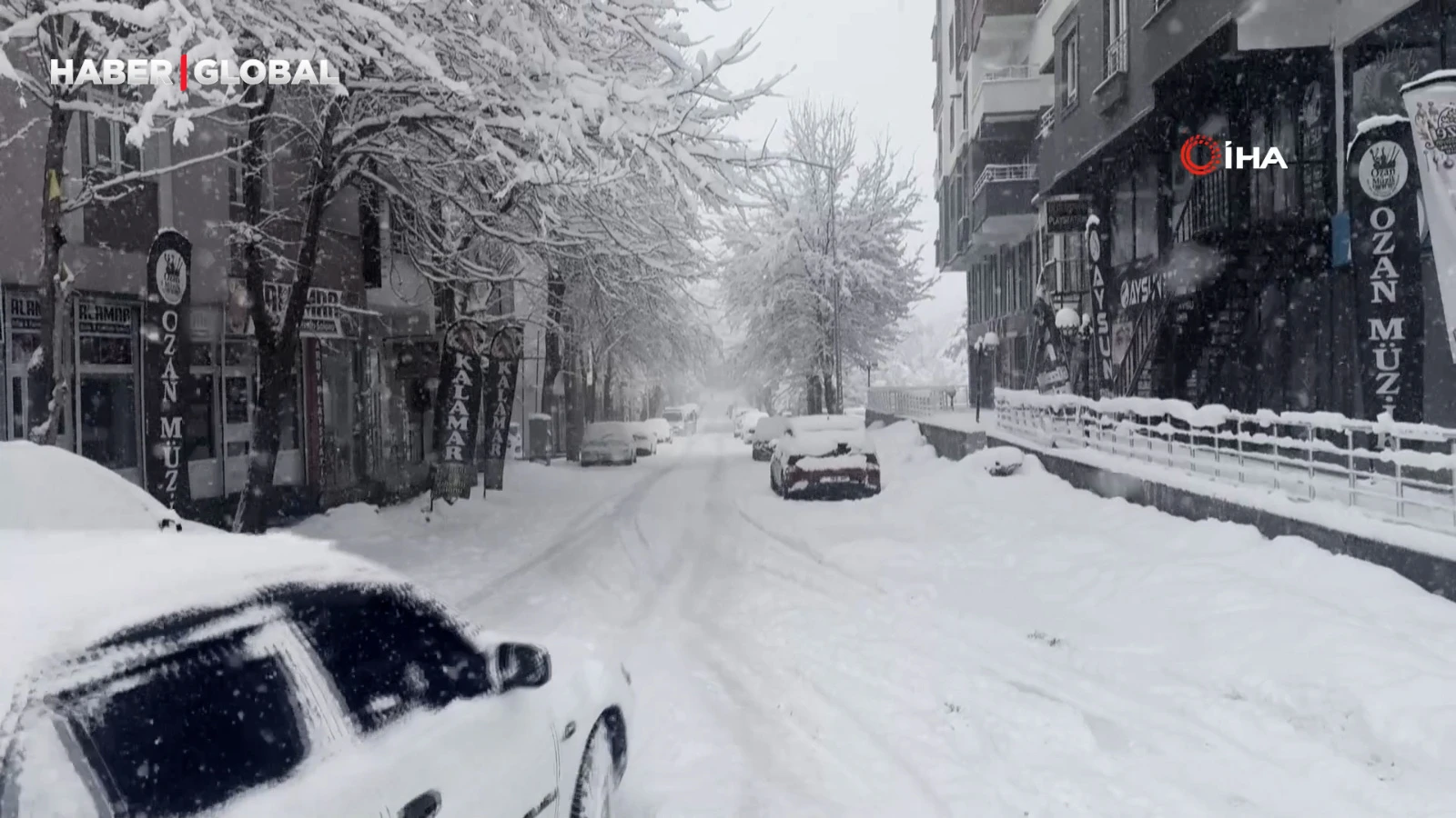 Ağrı'da baharı beklerken 40 santimetre kar yağdı