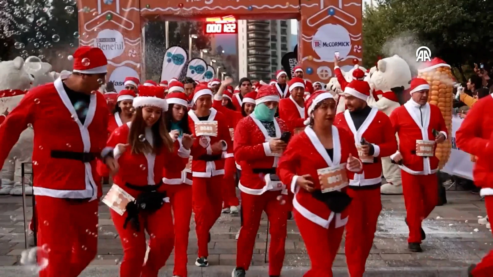 Meksika'da geleneksel "Noel Baba" kostümlü koşu