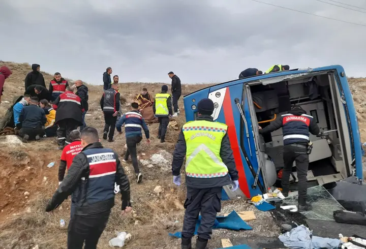 Sivas'ta devrilen cezaevi nakil aracında yaralanan 9 kişiden 8'i taburcu edildi