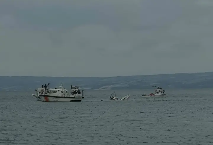 Çanakkale'de 3 kişinin öldüğü tekne, battığı yerden çıkarıldı