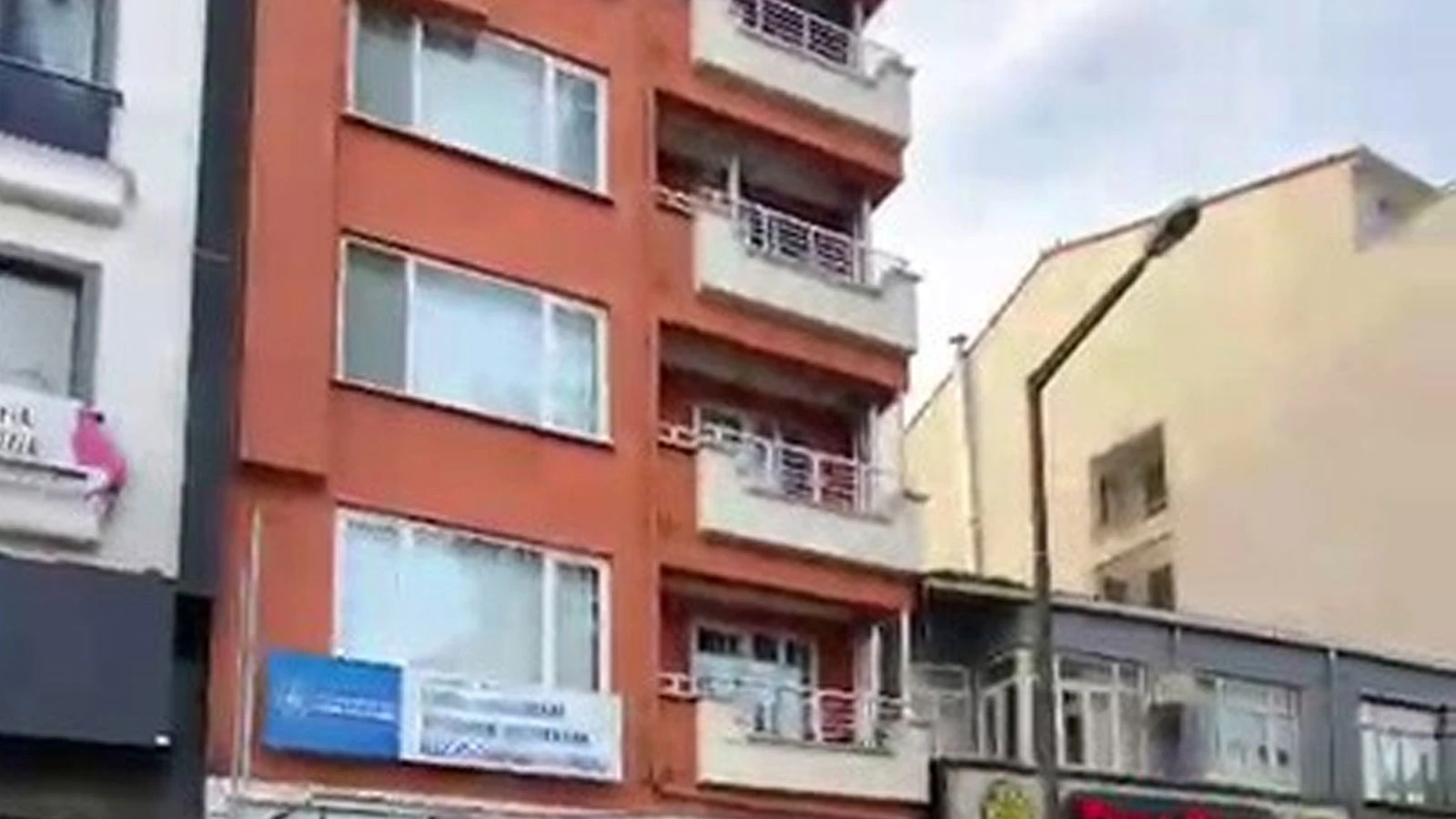Öğrenci yurdunda yangın paniği: Öğrenciler hastaneye kaldırıldı