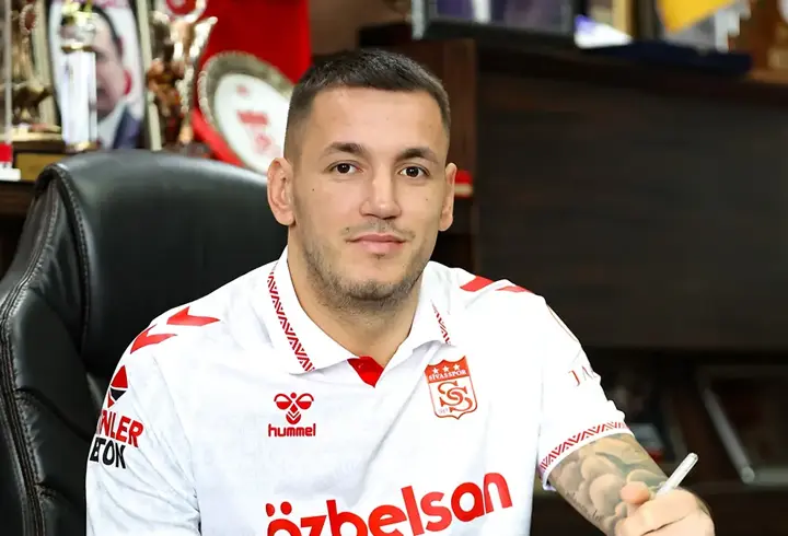 Rey Manaj, Sivasspor'a geri döndü