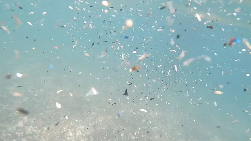 Güneyden esen rüzgar, Akdeniz kıyılarında plastik atık birikimine neden oluyor