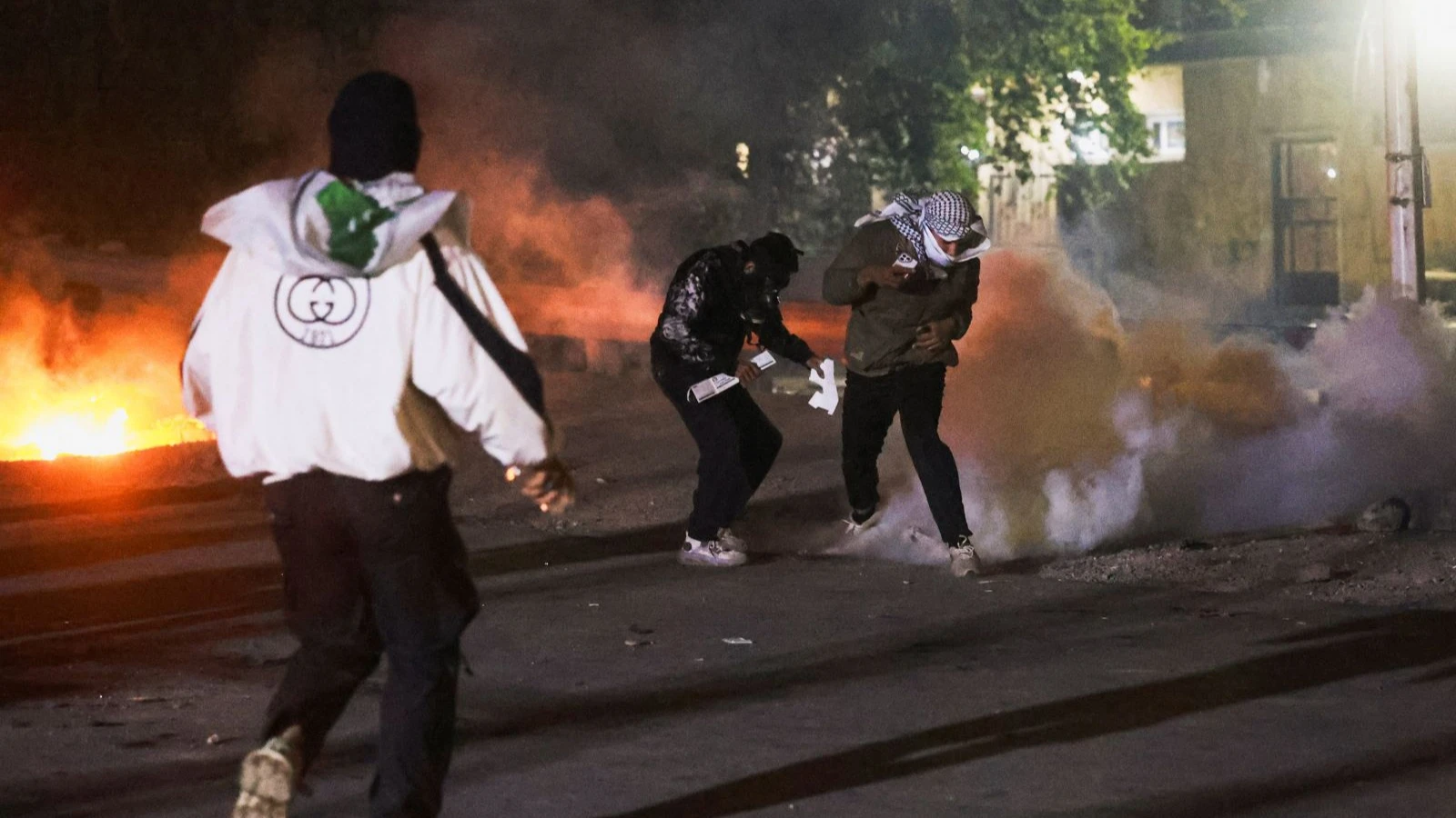 Irak'ta Hamaney ayaklanması: Göstericiler, güvenlik güçlerine ateş açtı