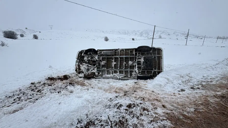 Öğrenci servisi devrildi: 10 yaralı