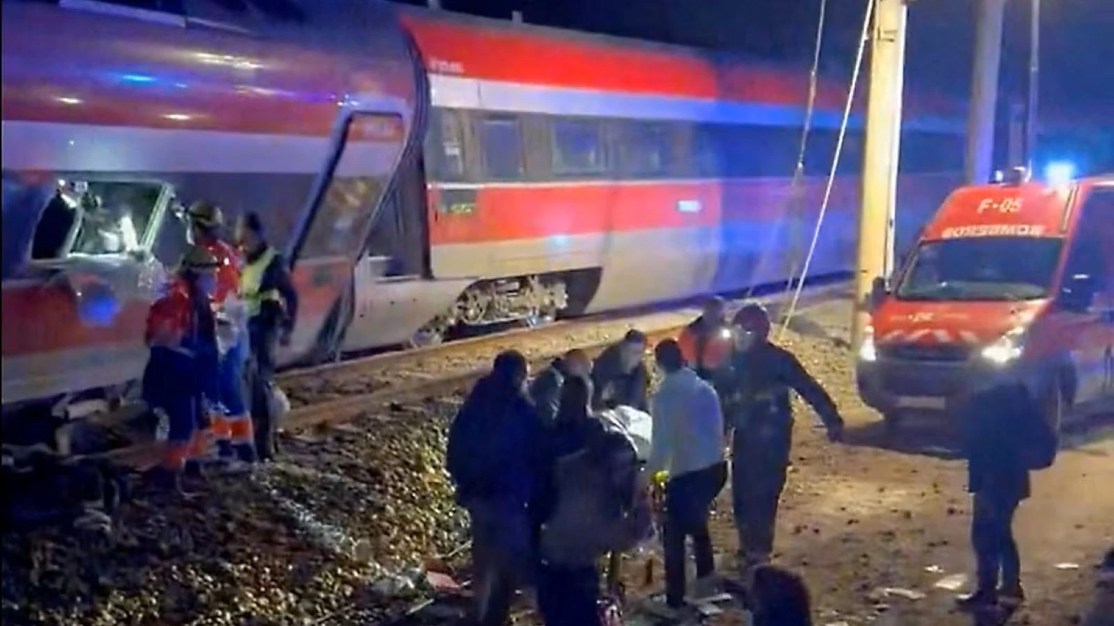 İspanya'da korkunç kaza: İki hızlı tren raydan çıktı, 21 ölü ve çok sayıda yaralı var
