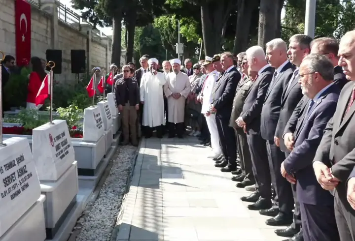 Edirnekapı’da anlamlı tören: 15 Temmuz’un kahramanlarına saygı duruşu