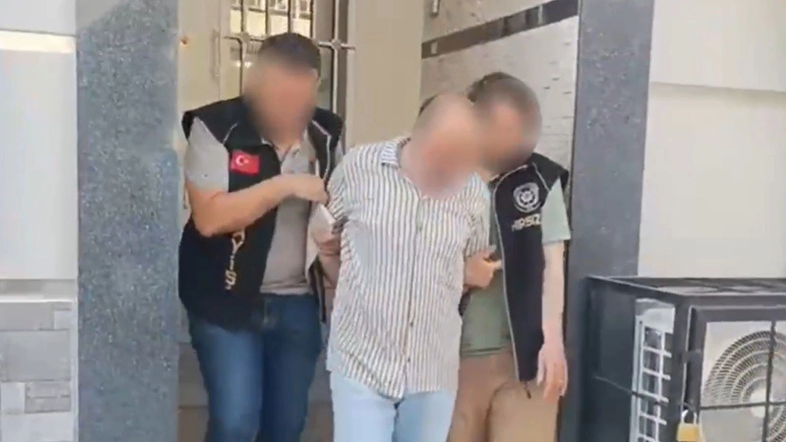İzmir'de 146 aranan şahıs, şafak operasyonuyla yakalandı