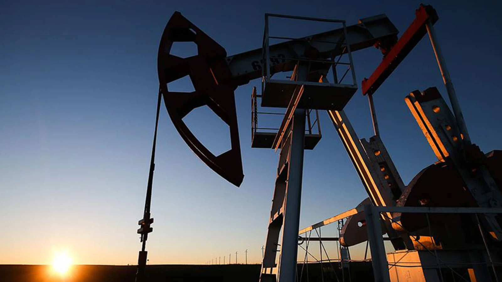Petrol fiyatları 100 doların altına indi