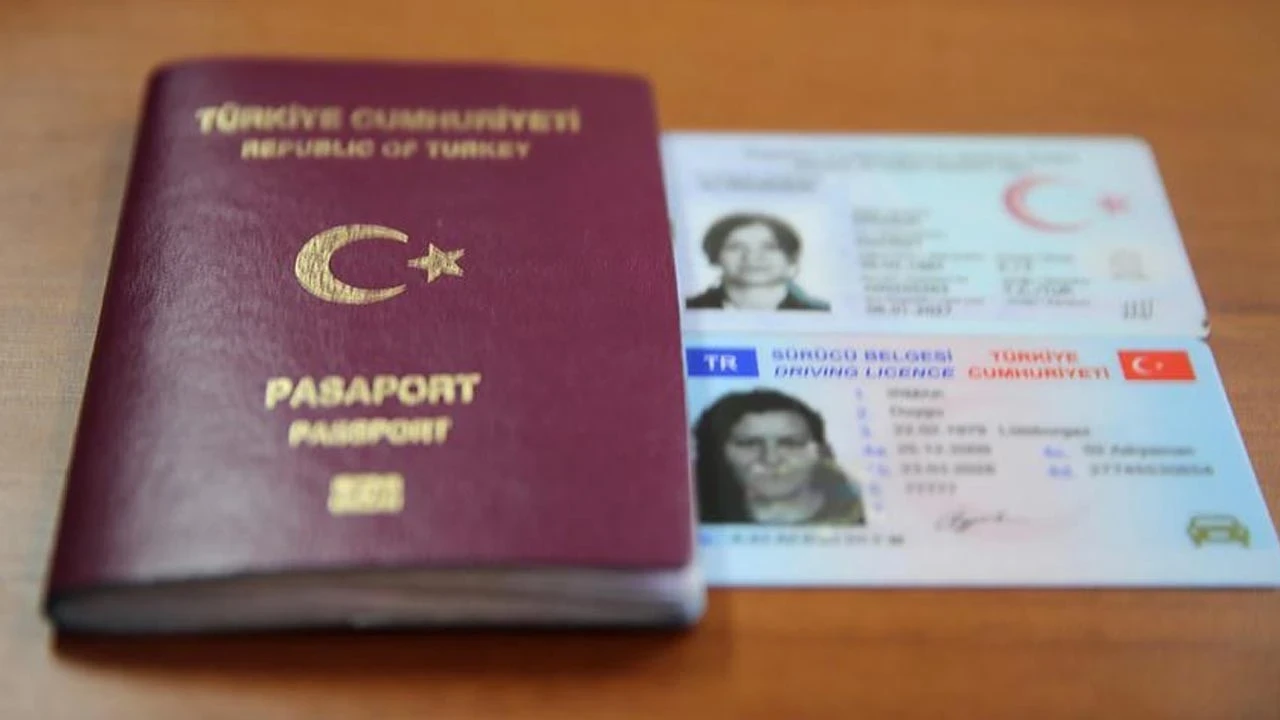 Değerli kağıt bedelleri netleşti: İşte yeni kimlik, ehliyet ve pasaport ücretleri