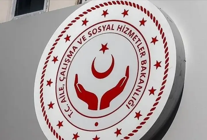 Bebeğinin ve kendisinin mahrem görüntülerini teşhir eden anne gözaltına alındı