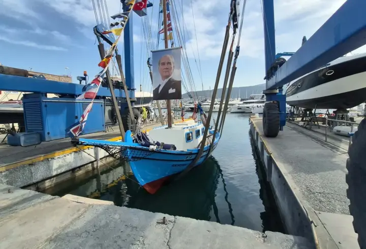 Son süngerci 'Aksona Mehmet’in teknesi yeniden denizle buluştu