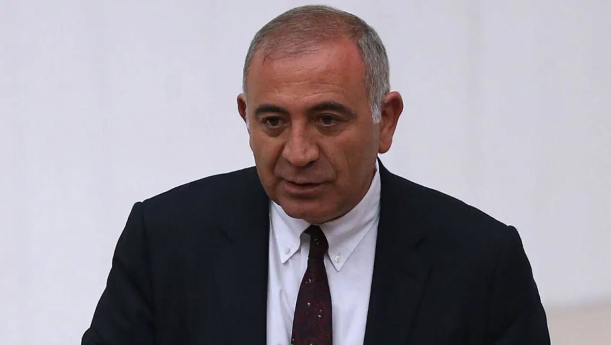Mahkemenin Verdiği Süre Dolunca CHP Yönetimi Gürsel Tekin'i Görevden Aldı