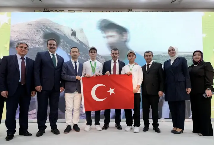 Bakan Tekin, Türkmenistan'da Matematik Olimpiyatı Ödül Töreninde