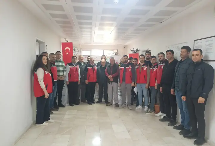 Hatay’da çiftçilere Akdeniz meyve sineği  tuzakları dağıtıldı 