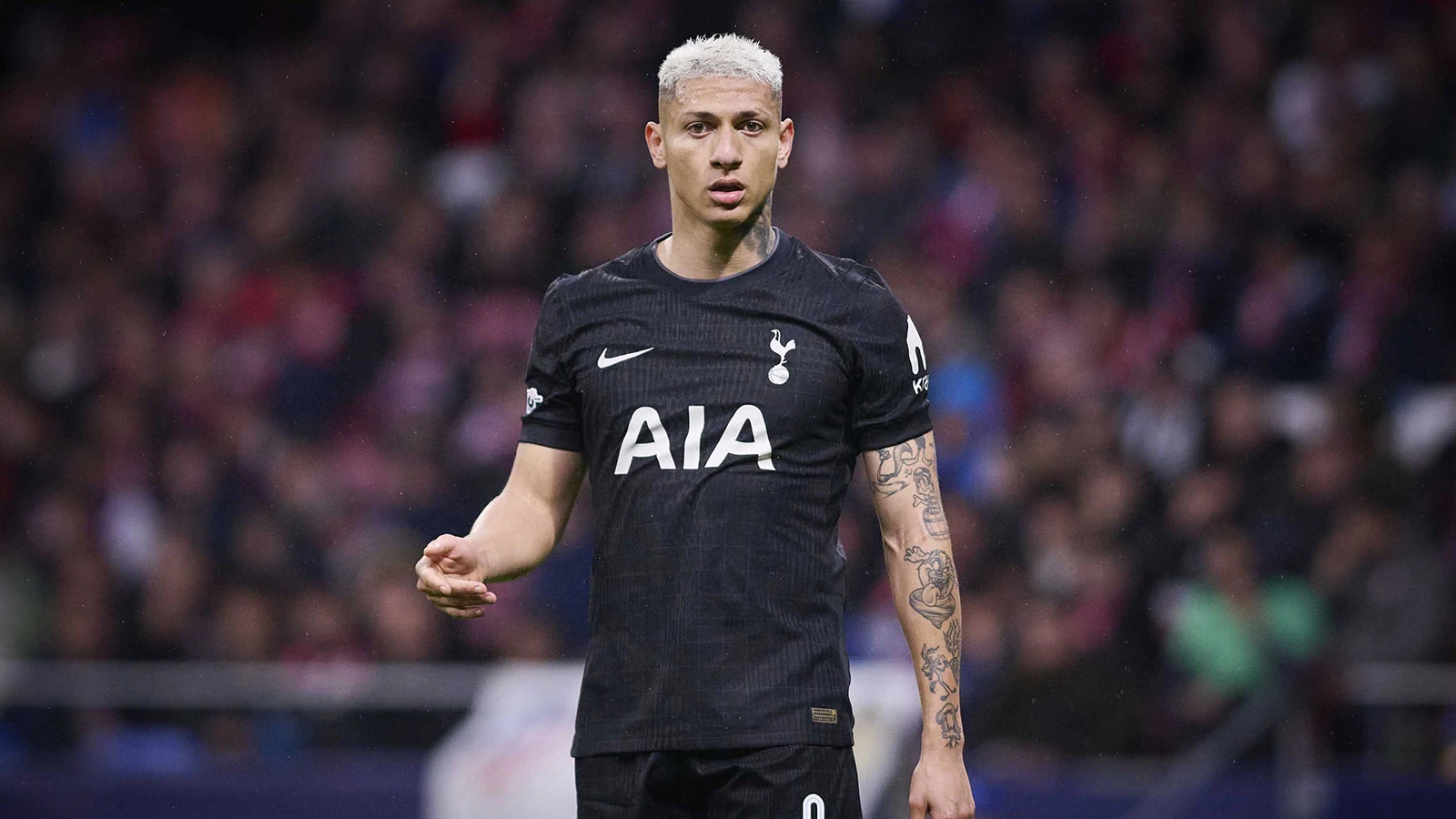 Yıldız Futbolcu Richarlison, Brezilya Devlet Başkanı Adayı Flavio Bolsonaro’yu Özel Adasını Ele Geçirmekle Suçladı