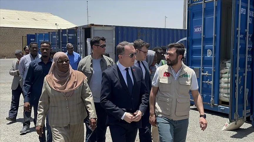 Türkiye'den gönderilen "2. İyilik Gemisi" Sudan'a ulaştı