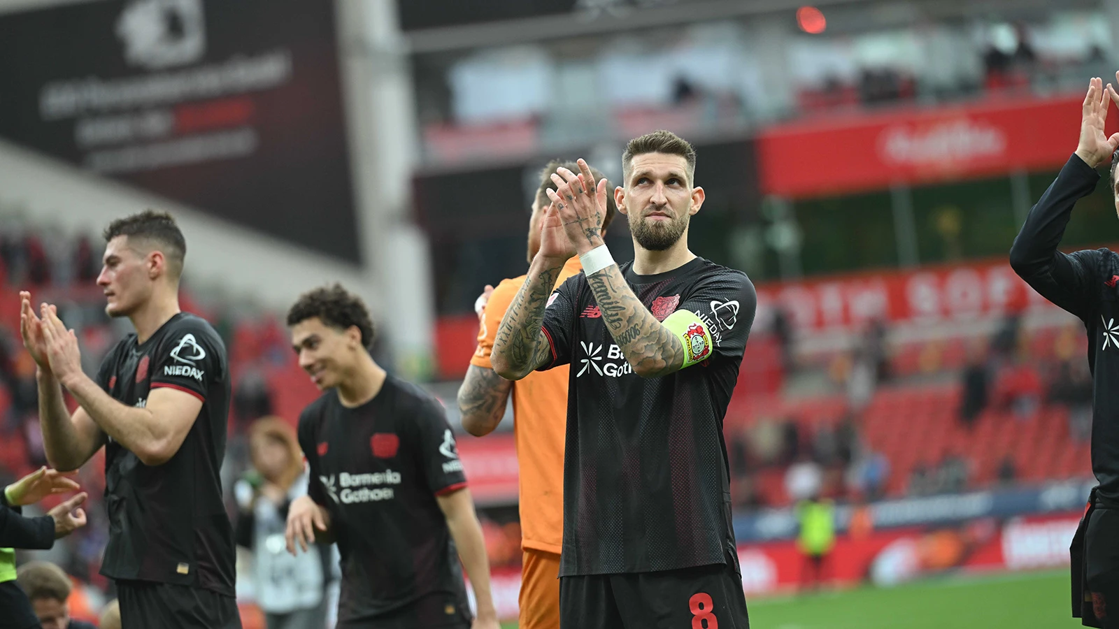 Bundesliga'daki 9 gollü çılgın maçta kazanan Bayer Leverkusen oldu