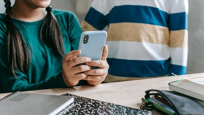 Güney Kore'de okullarda ders saatlerinde cep telefonu kullanımı yasaklandı