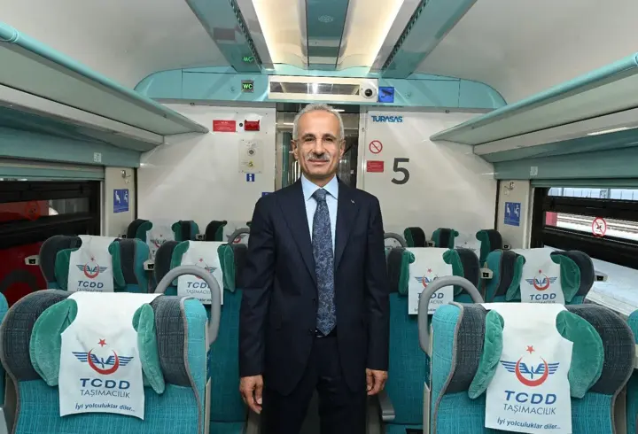 Türkiye’nin 2. YHT hattı 15 yaşında: Bakan Uraloğlu istatistikleri açıkladı!