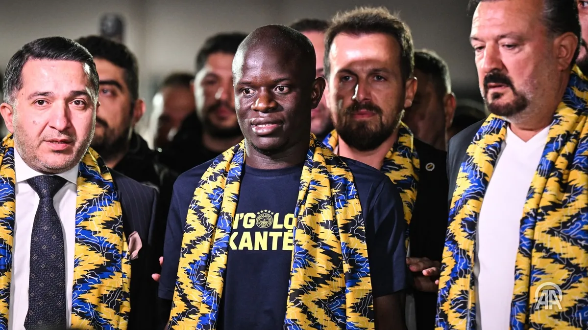 Fenerbahçe'nin yeni transferi N'Golo Kante, İstanbul'da
