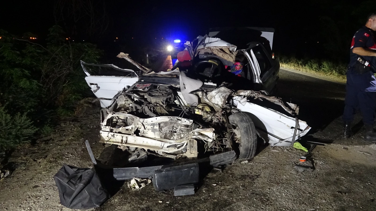 Adana'da otomobil ile kamyonet çarpıştı, 4 kişi yaralandı
