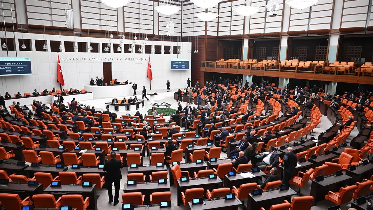 AKP'nin teklifi kabul edildi: TBMM'de yeni saatler belirlenecek