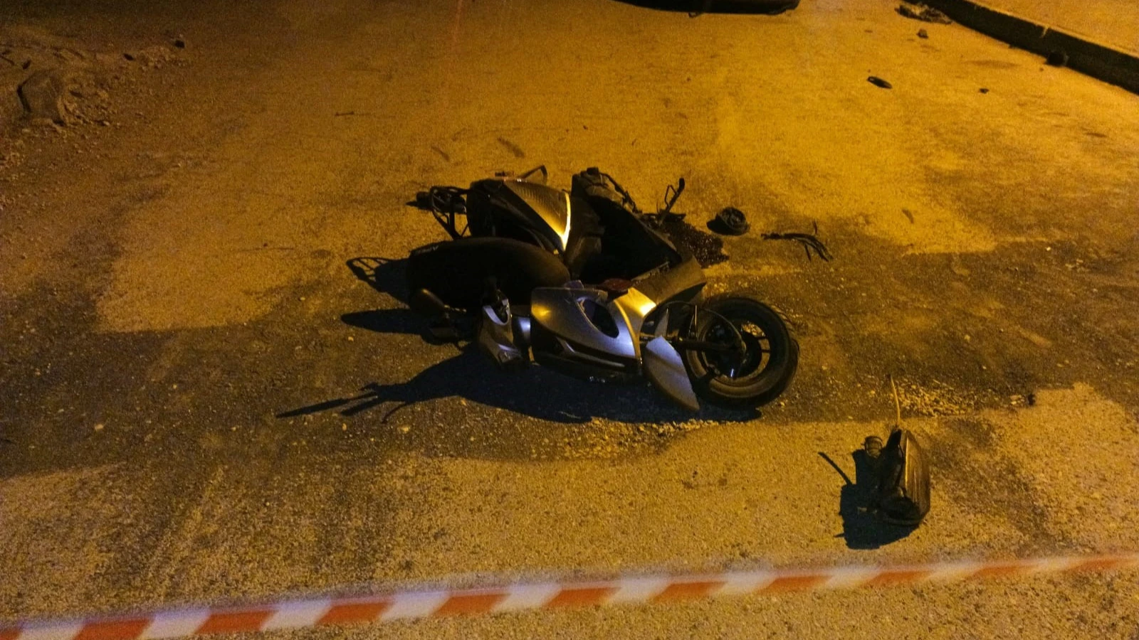 Kocaeli otomobille çarpışan motosikletteki baba öldü, oğlu ağır yaralandı