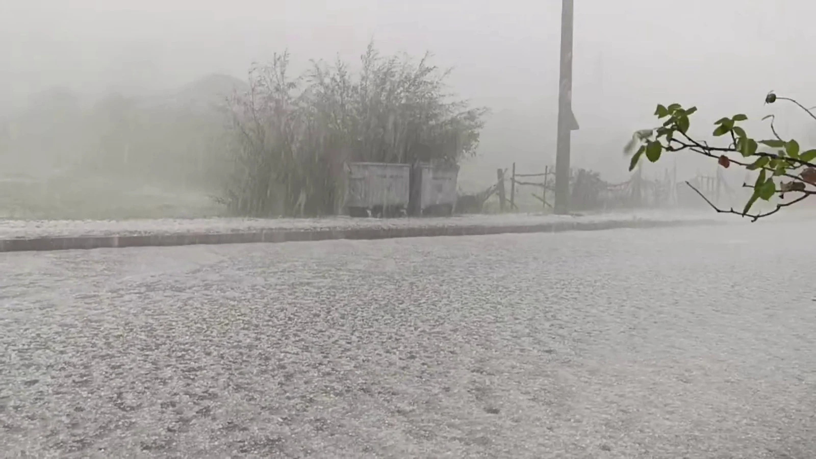 Zonguldak'ta fındık büyüklüğünde dolu yağdı