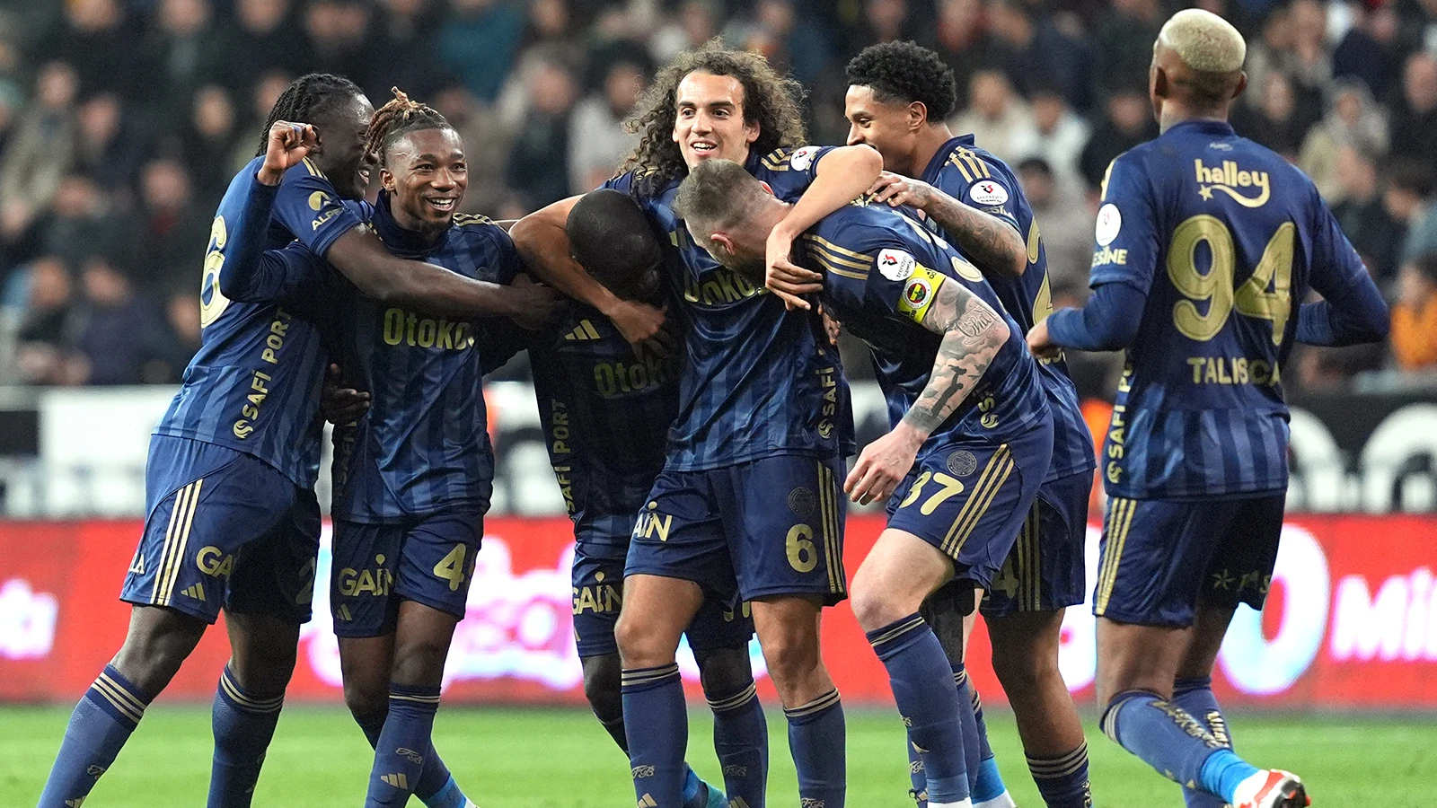 Fenerbahçe'de yaprak dökümü: Tam 17 isim ayrılacak