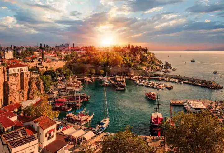 Ruslar, Almanlar, İngilizler akın akın Antalya’ya geldi