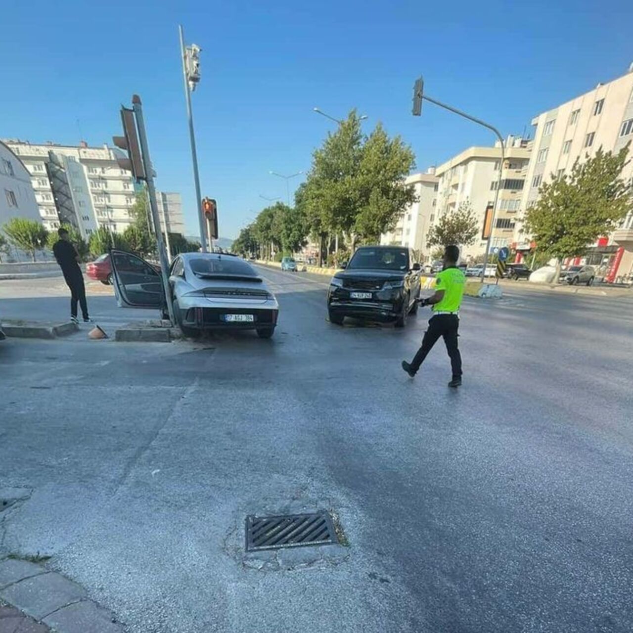 CHP Milletvekili İlgezdi kaza geçirdi