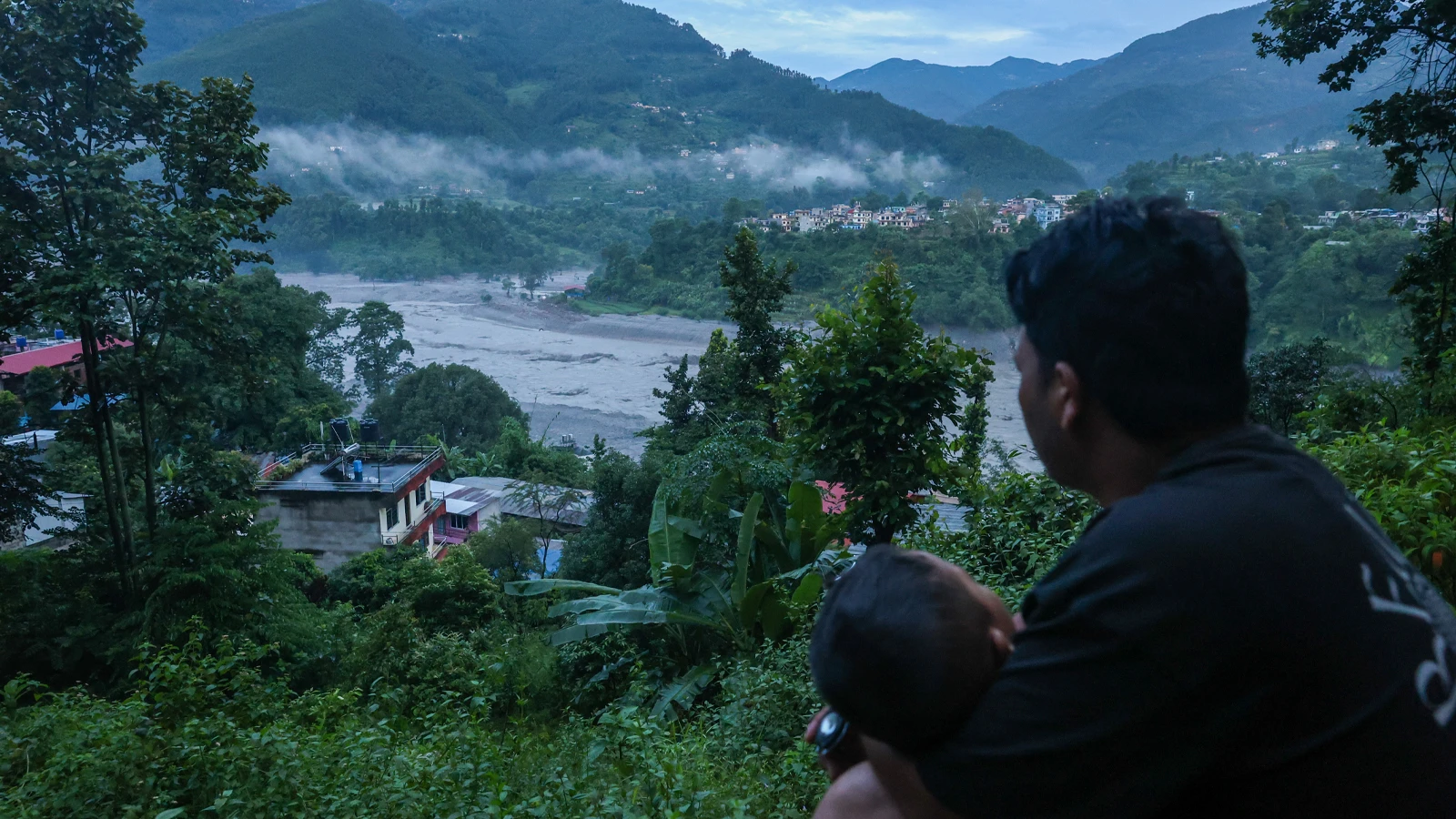 Nepal'deki felakette can kaybı artıyor! Yeni sel uyarısı yapıldı: Halk evlerini terk ediyor
