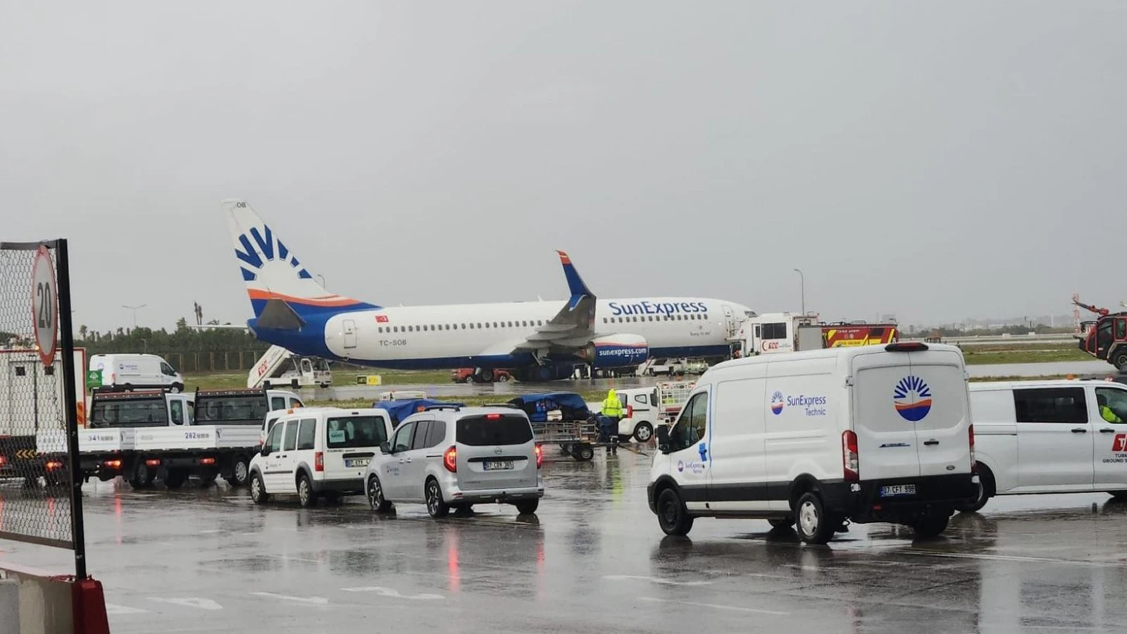 Antalya Havalimanı'nda korkutan kaza ucuz atlatıldı