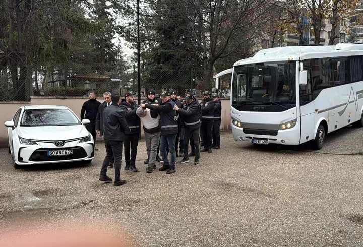 Cesedini kireçleyip havuzun deposunda sakladığı babasını 4 ay önce öldürmüş