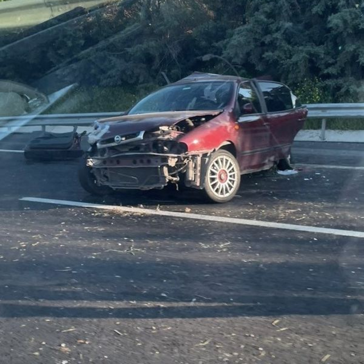 Otomobiller çarpıştı: 1 ölü, 5 yaralı