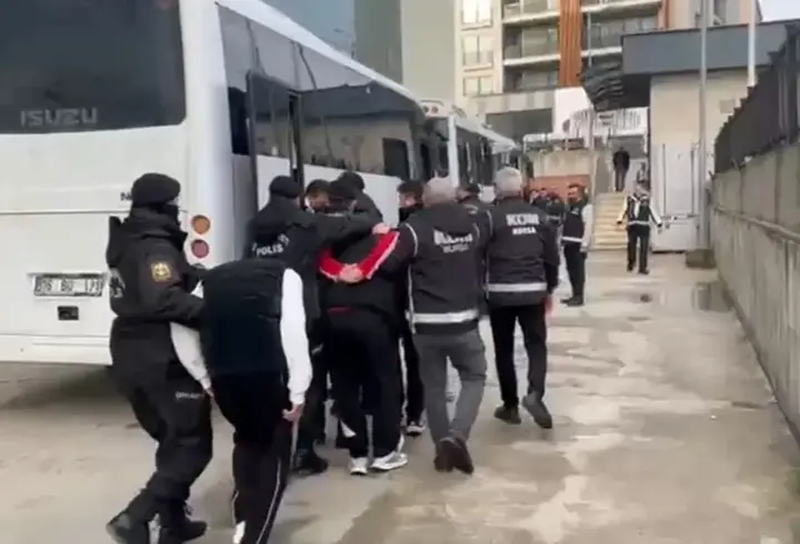 Silahlı eylem ve soygun hazırlığındaki 3 şüpheli, kaldıkları otelde yakalandı