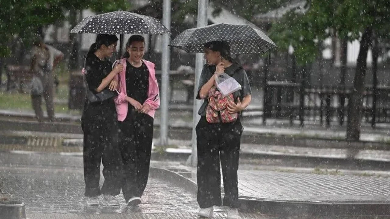İstanbul'da Okullar Yarın Da Tatil Edildi