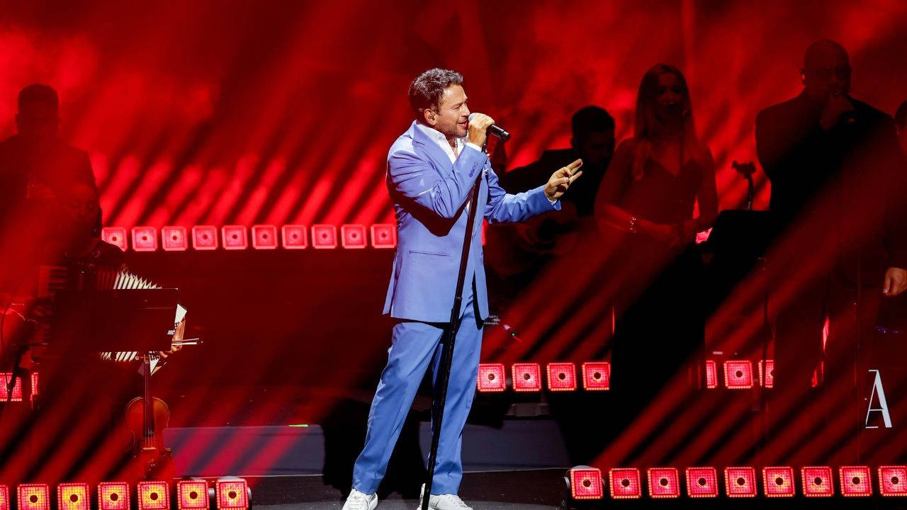Emre Altuğ’dan 70 Yıllık Türk Pop Hafızası: 'Bir Pop Masalı' İle Sahnede Yeni Bir Soluk