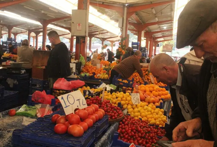 Çanakkale domatesinin fiyatı sağanağın ardından 10 TL'ye düştü