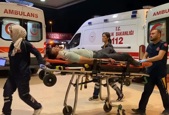 Otomobil ile çarpışan motosiklet sürücüsü ağır yaralandı