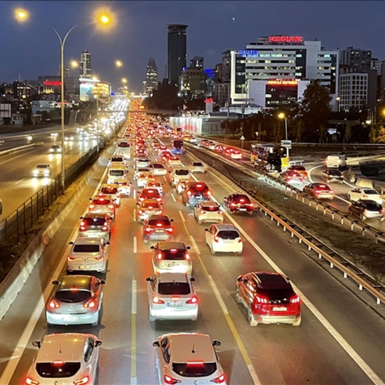 İstanbul'da trafik yoğunluğu yüzde 74'e çıktı
