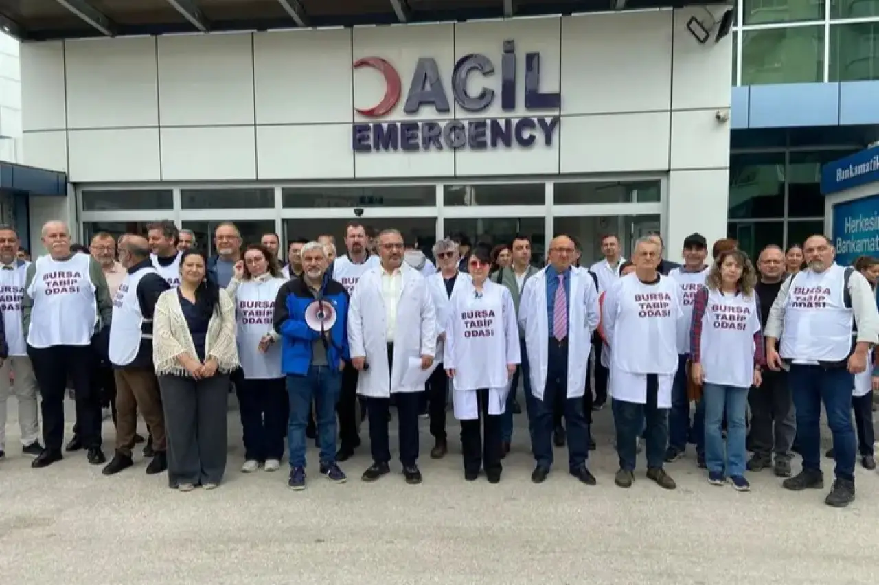 Bursa Nev Hastanesi’nde Eylem: Hekimler Ve Sağlık Çalışanları 6 Aydır Maaşlarını Alamıyor