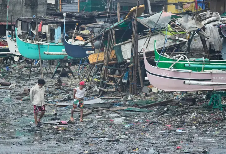 Filipinler'i vuran Fung-wong Tayfunu can aldı