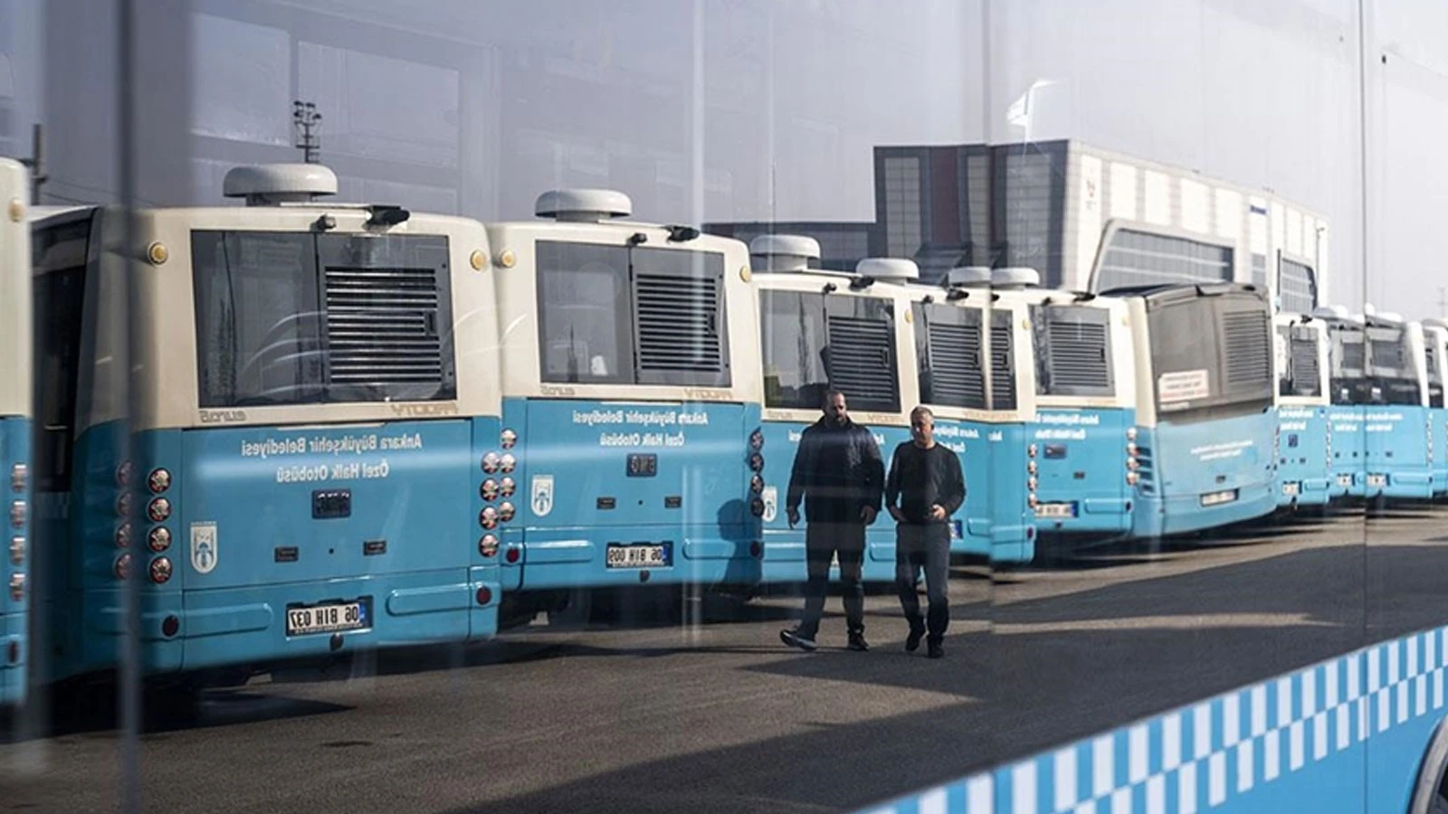 Ankara'da bazı otobüs ve metro durakları kapatıldı