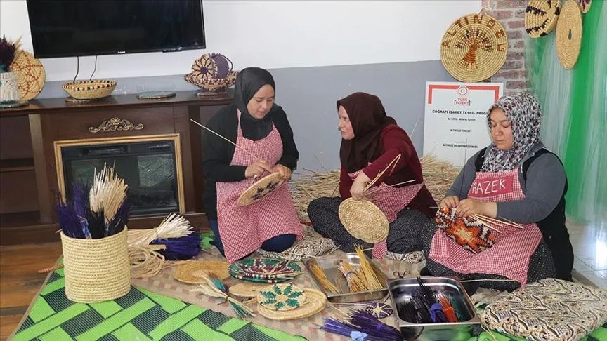 Buğday saplarıyla yapılan tescilli sanat, kurslarla gelecek kuşaklara aktarılıyor