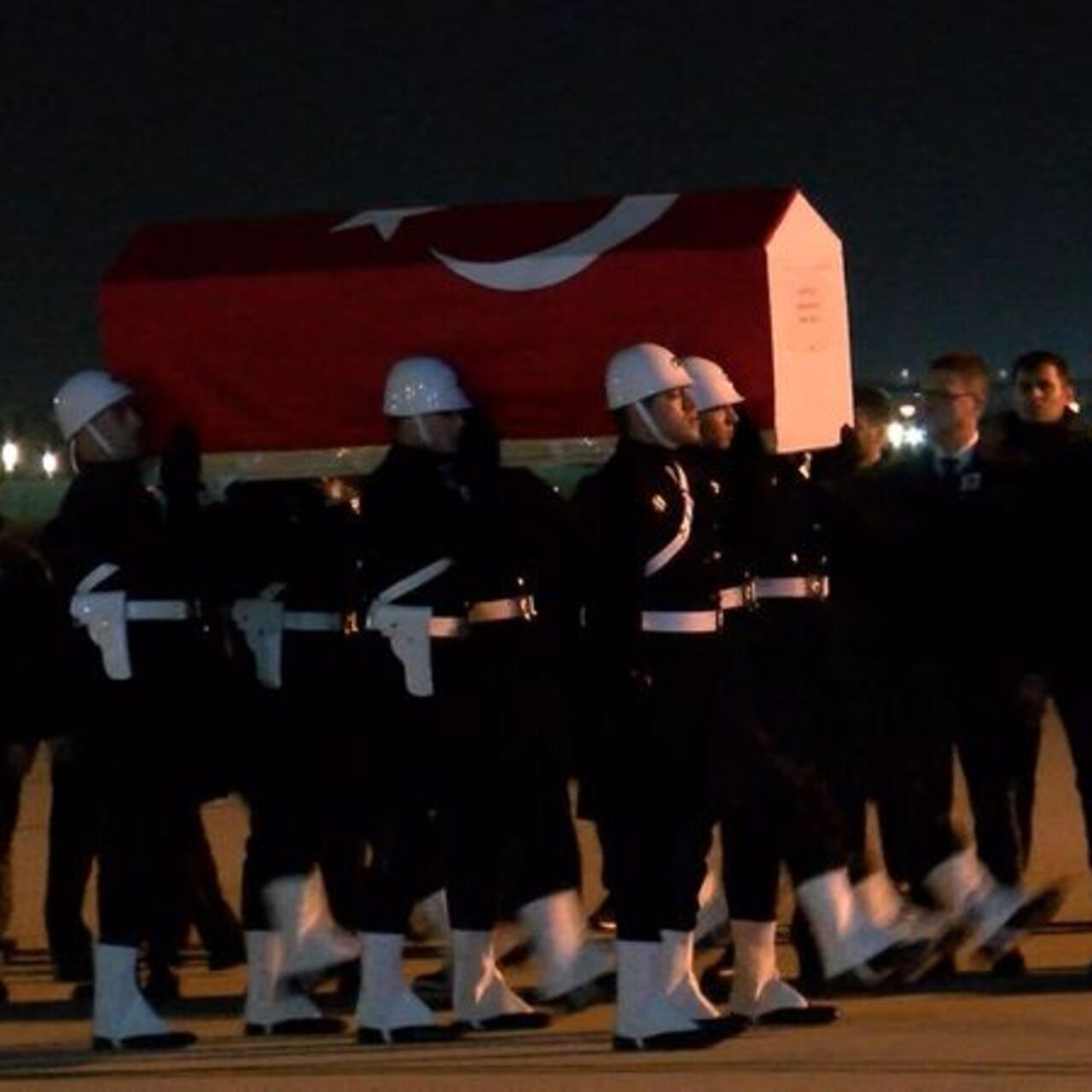 Şehit Pilot Hasan Bahar'ın naaşı İstanbul'a getirildi